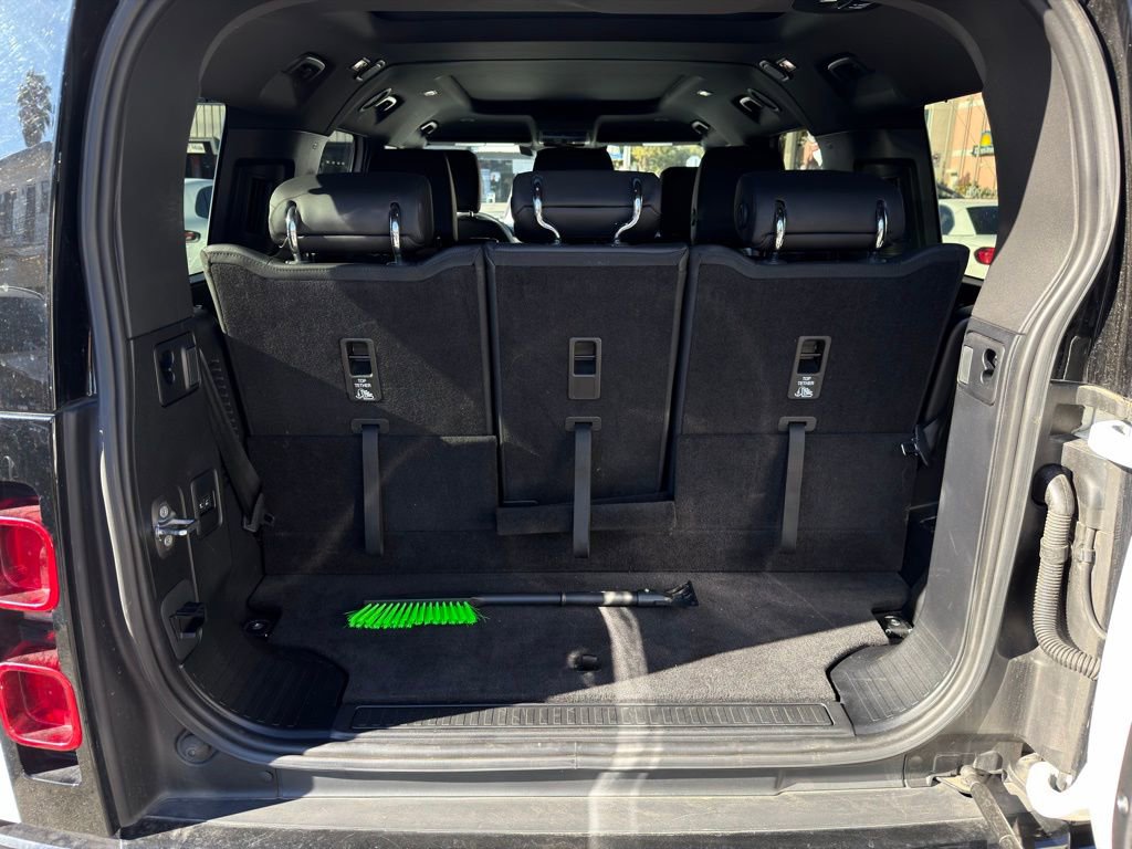 Used 2024 Land Rover Defender 130 X-Dynamic SE image 8