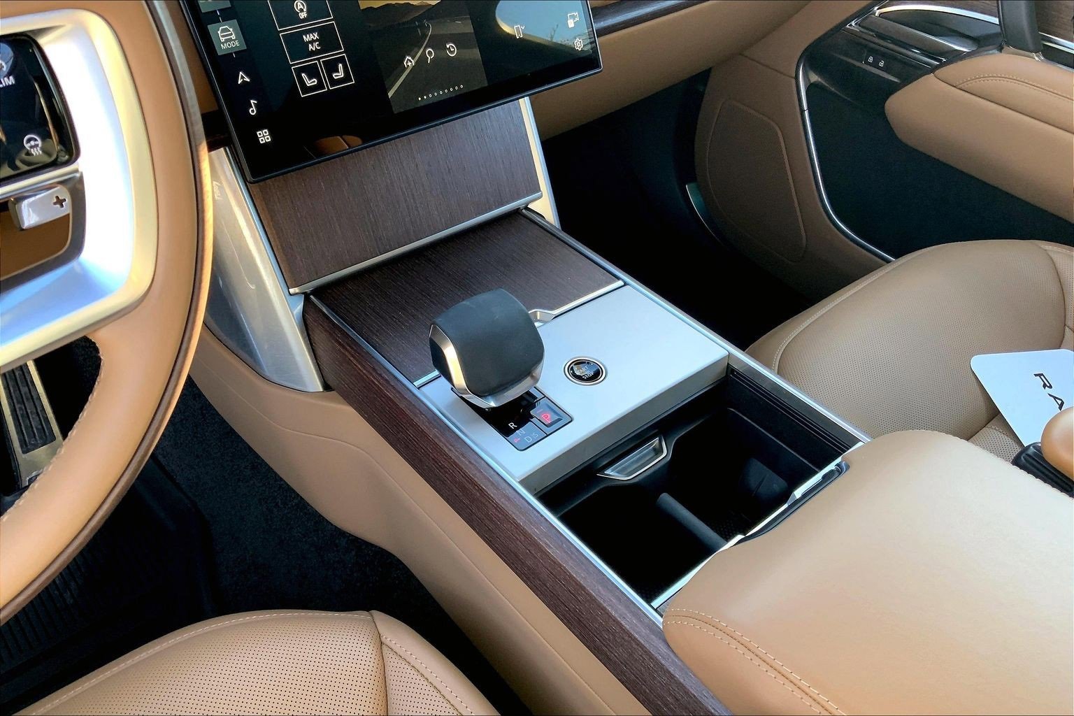 Used 2025 Land Rover Range Rover SE image 16