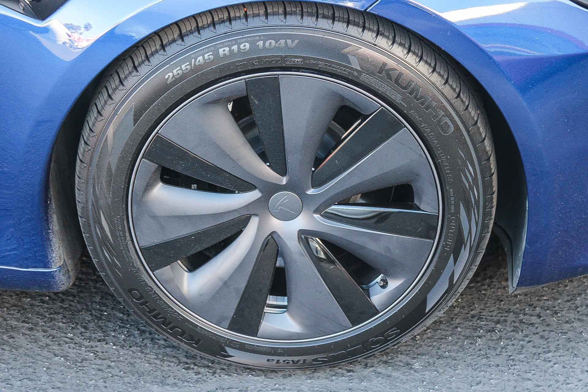 Used 2023 Tesla Model S Standard Range image 11