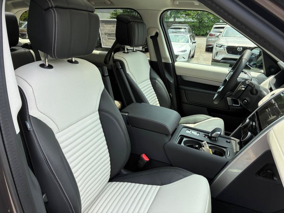 New 2026 Land Rover Discovery Limited Edition AWD/4WD image 28