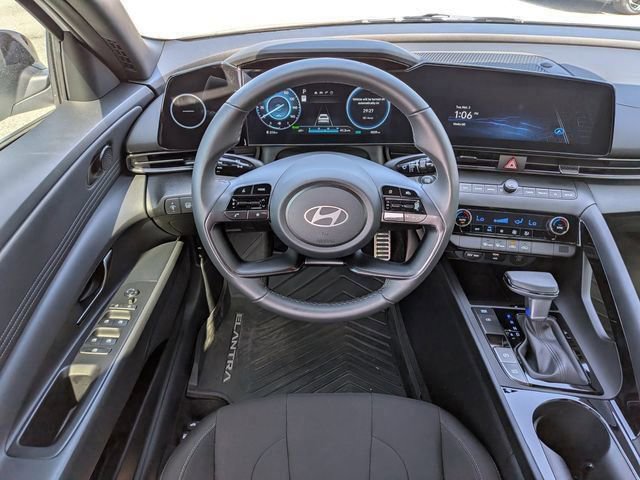 Certified 2025 Hyundai Elantra SEL FWD image 15
