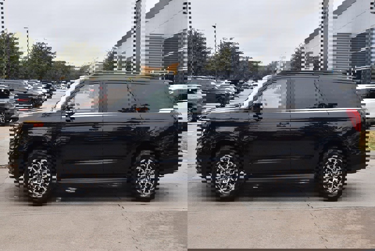 Certified 2025 Ford Expedition Active image 12