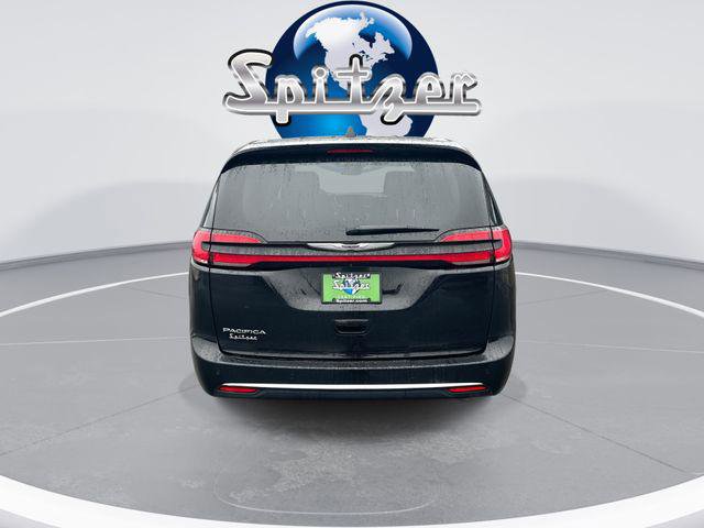 Certified 2024 Chrysler Pacifica Touring-L image 8