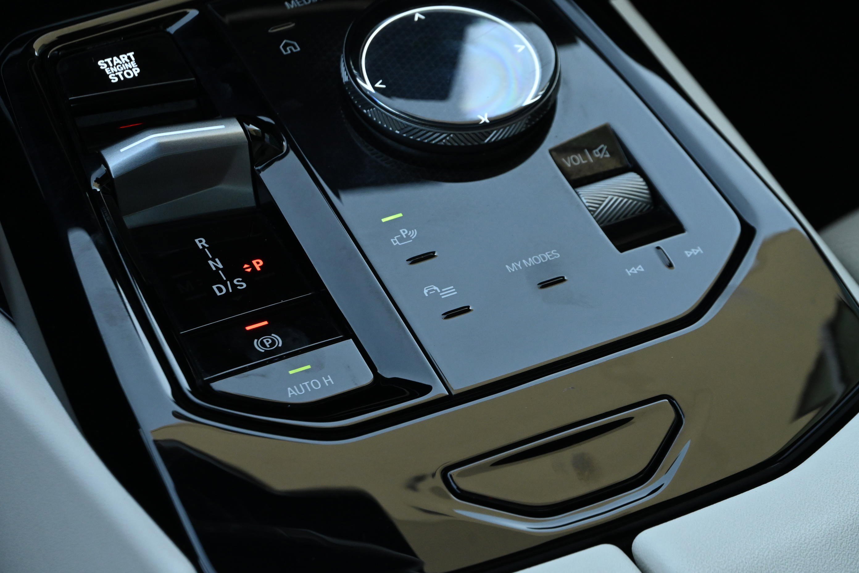 Certified 2024 BMW 530i w/ Convenience Package image 20