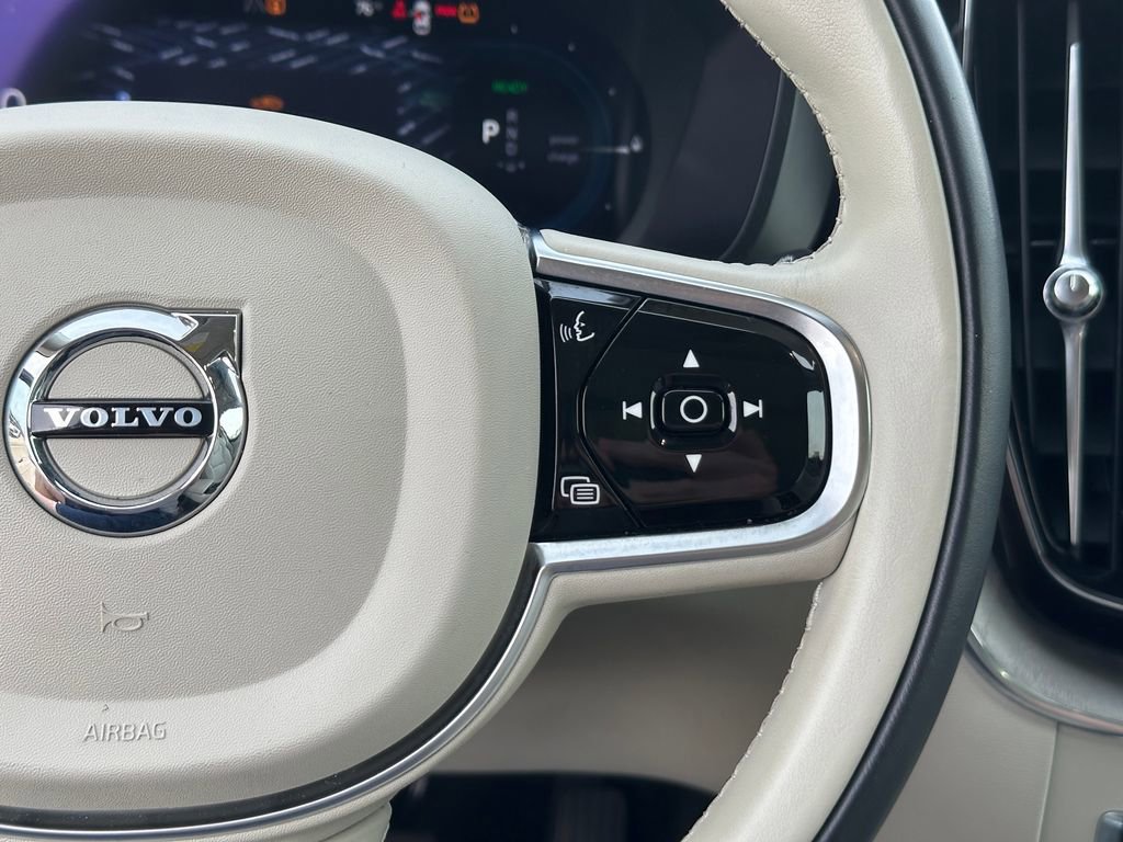 Used 2023 Volvo XC60 T8 Plus image 12