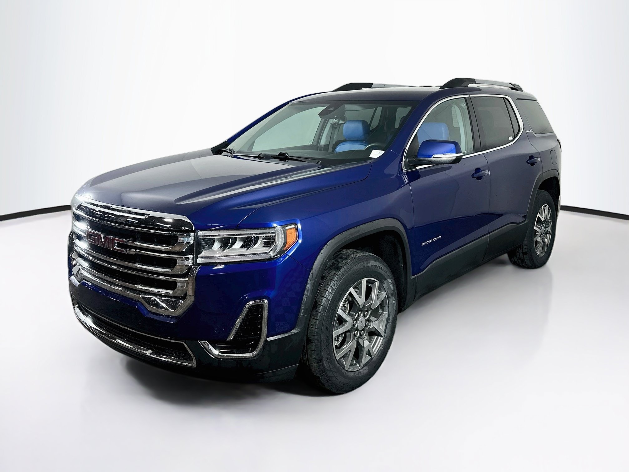 Used 2023 GMC Acadia SLE w/ Driver Convenience Package FWD image 3