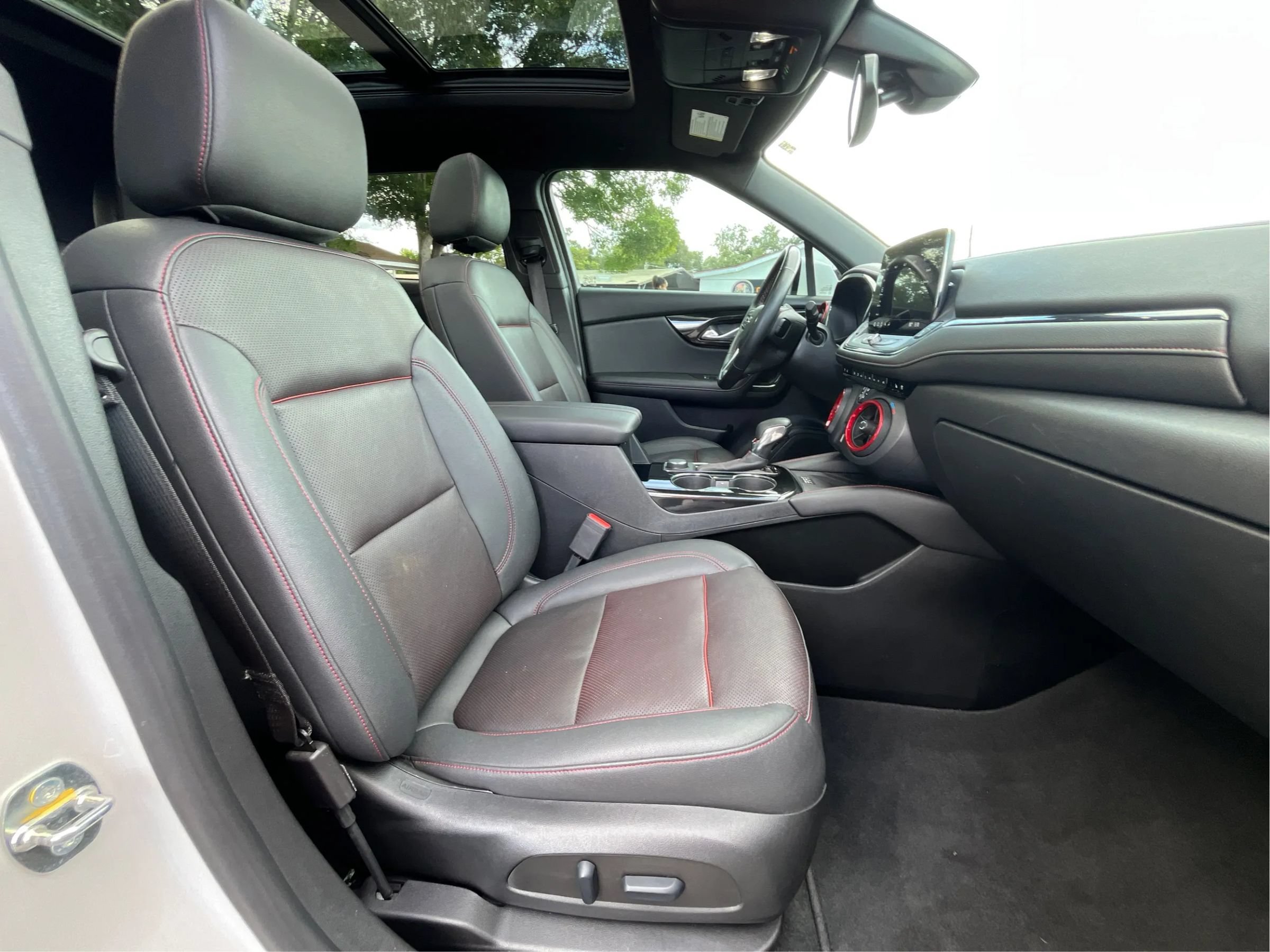Used 2023 Chevrolet Blazer RS w/ Enhanced Convenience Package FWD image 11