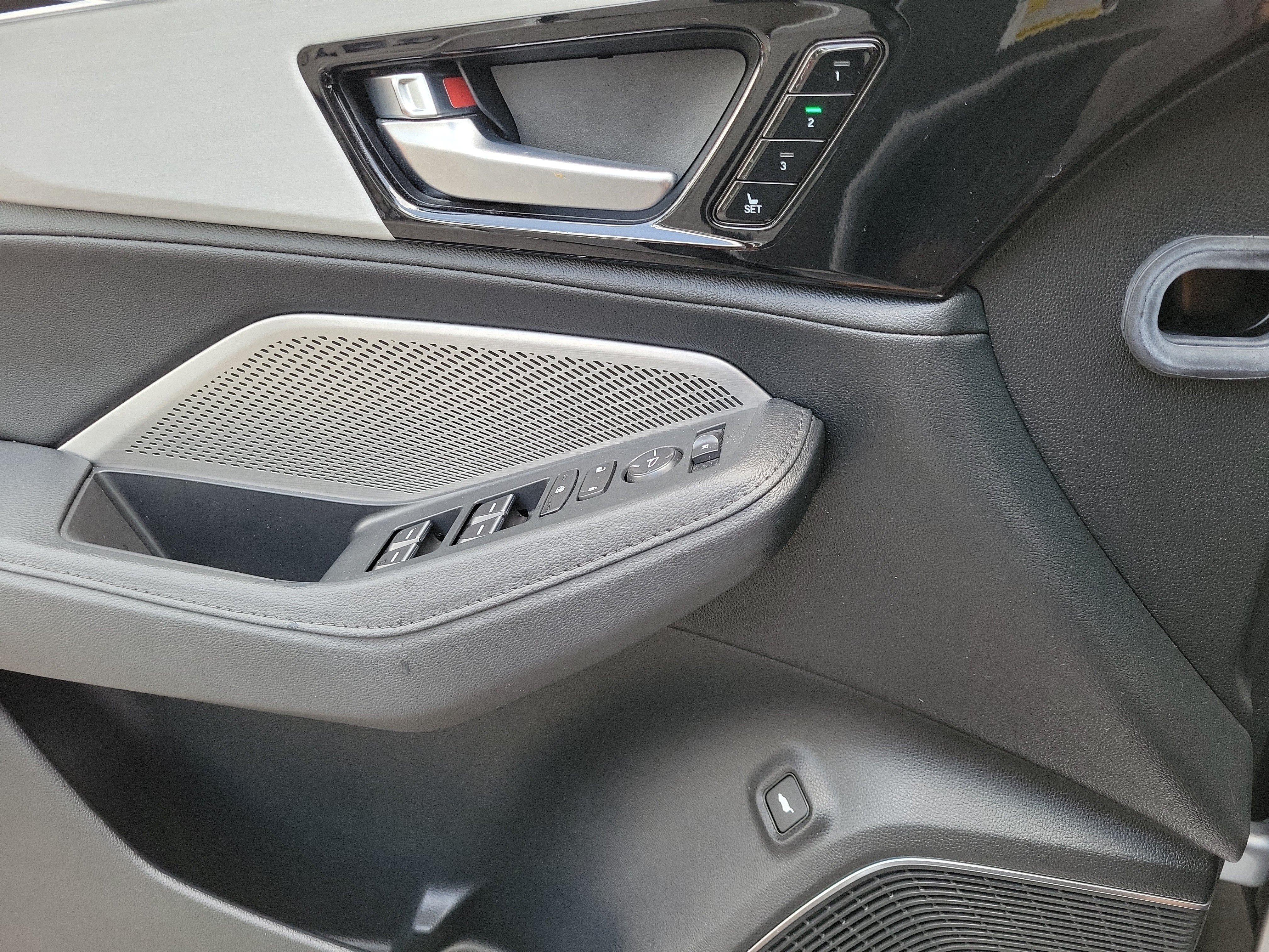 Used 2024 Acura MDX FWD image 15