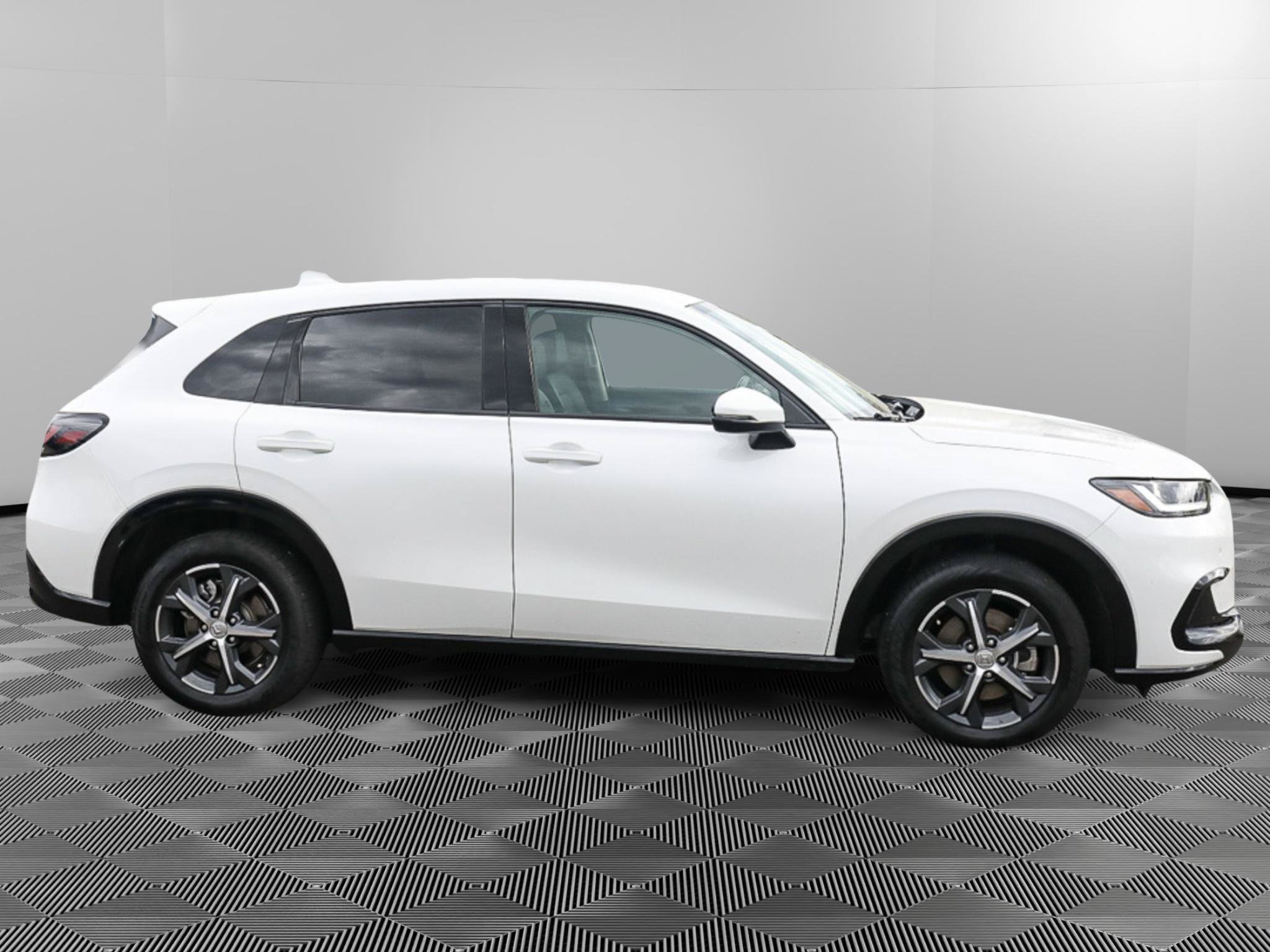 Used 2025 Honda HR-V EX-L image 9
