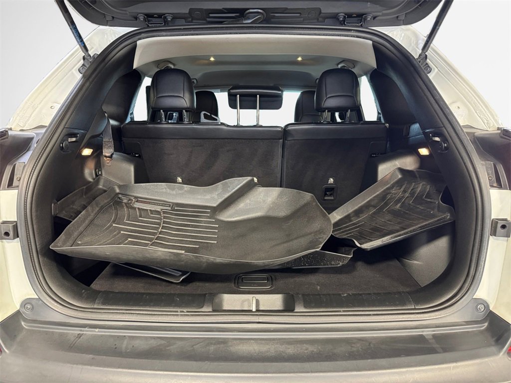 Used 2019 Jeep Cherokee Latitude Plus w/ Cold Weather Group image 25