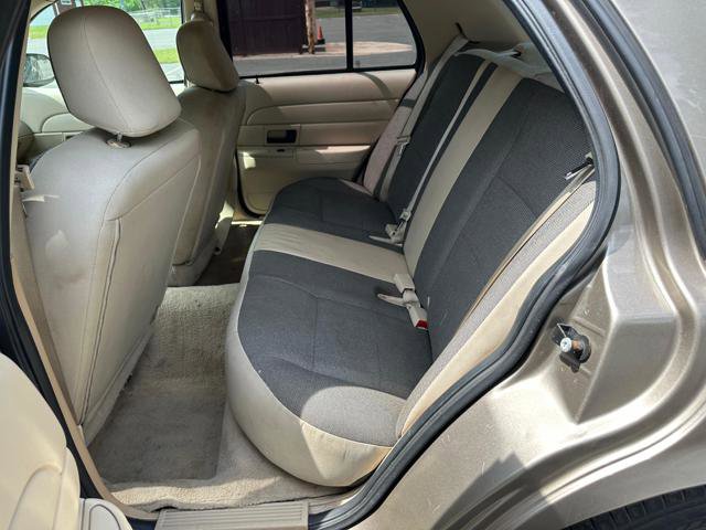 Used 2006 Ford Crown Victoria Police Interceptor image 8