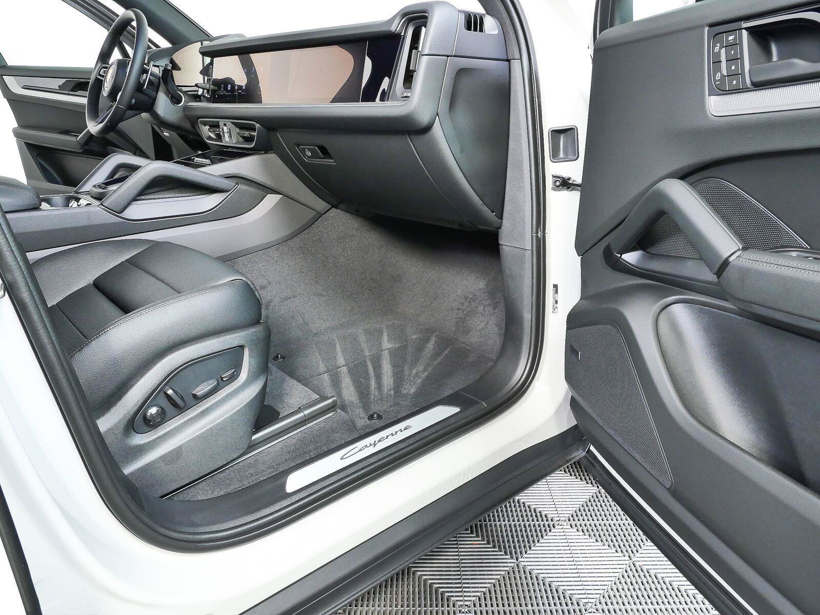 New 2026 Porsche Cayenne AWD/4WD image 25