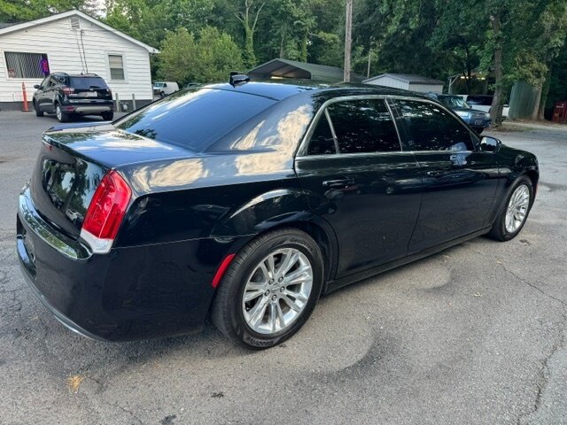 Used 2017 Chrysler 300 Limited RWD image 5