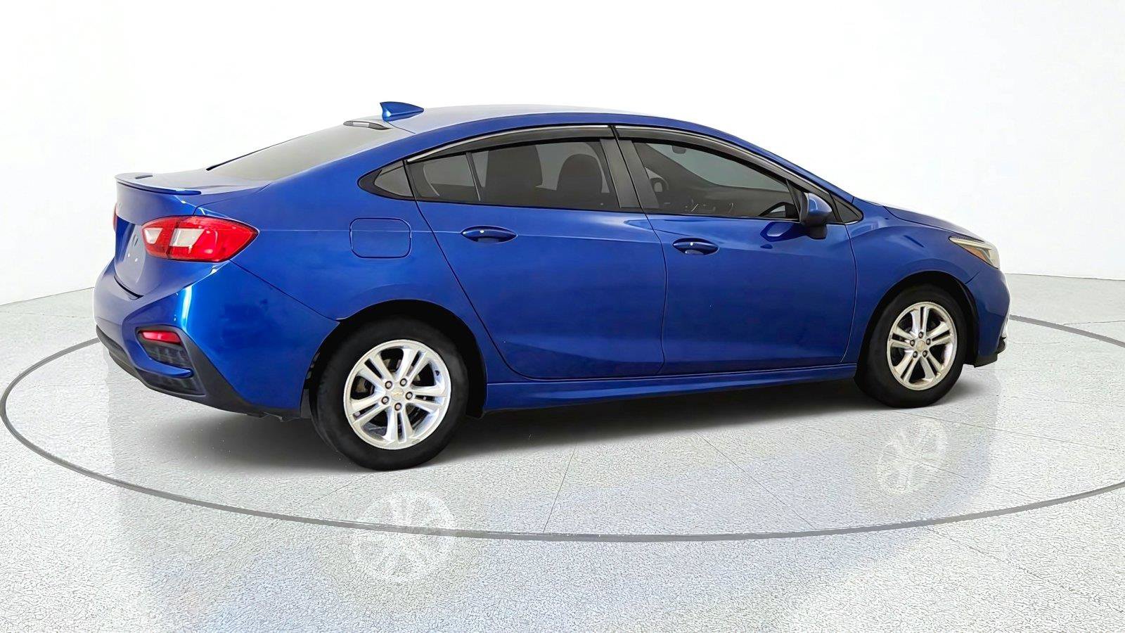 Used 2018 Chevrolet Cruze LT w/ Convenience Package FWD image 9