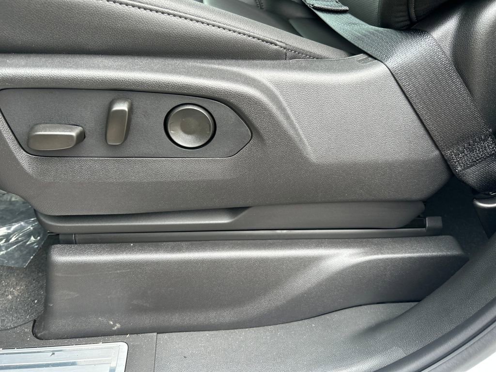 New 2026 GMC Sierra 2500 SLT w/ SLT Premium Package image 13