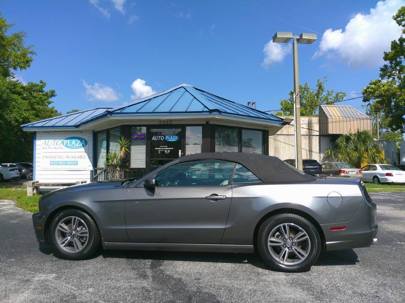 Used 2013 Ford Mustang Premium RWD image 11