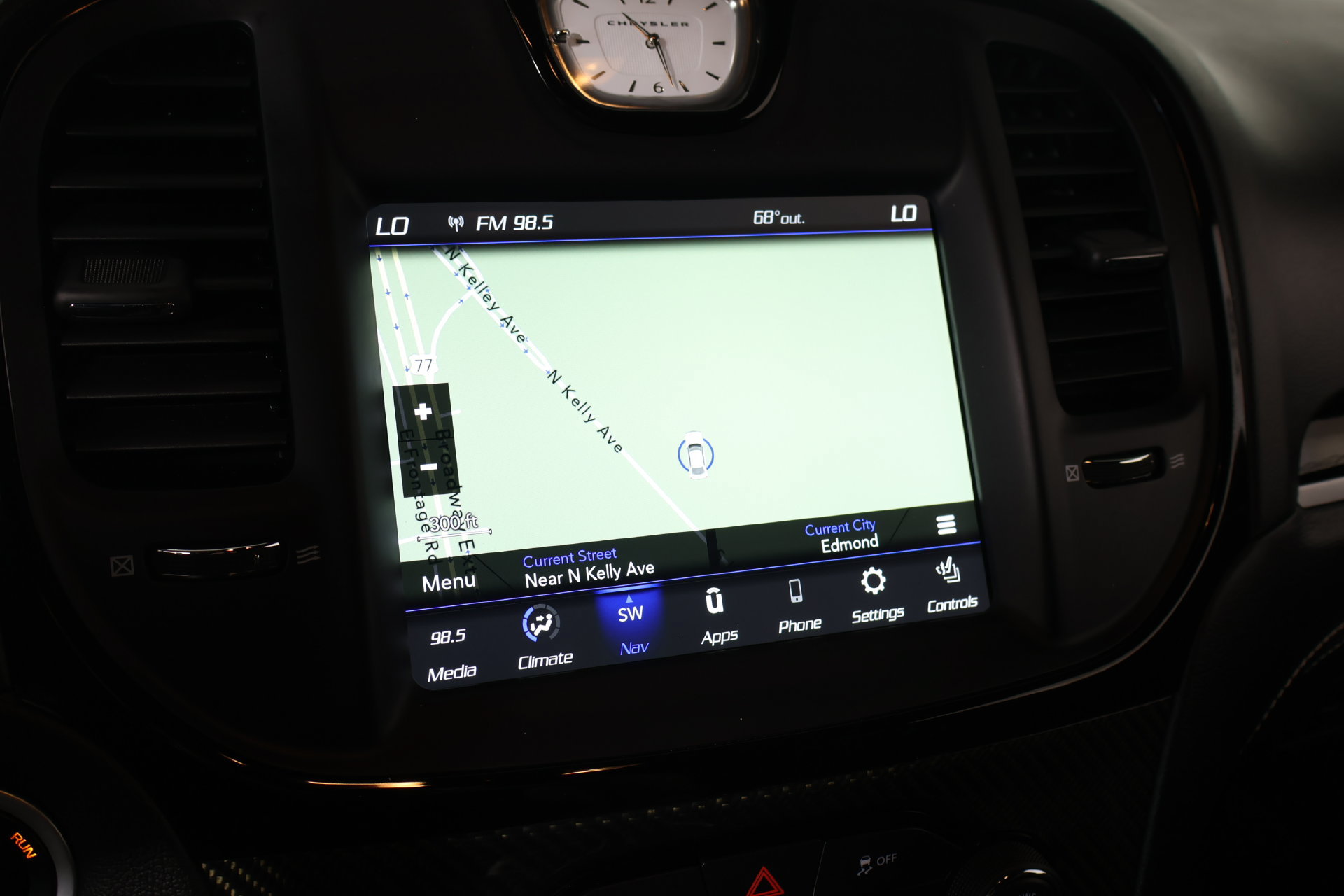 Used 2023 Chrysler 300 C RWD image 7