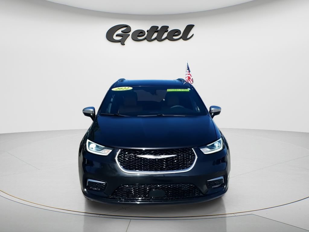 Used 2022 Chrysler Pacifica Pinnacle image 2