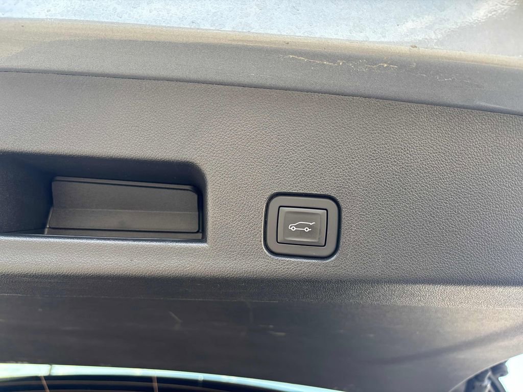 Used 2025 Buick Enclave Preferred image 27