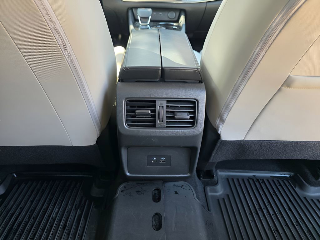 Used 2023 Nissan Rogue SV image 9