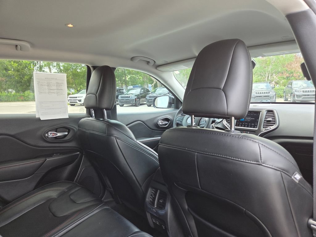 Used 2022 Jeep Cherokee Trailhawk AWD/4WD image 17