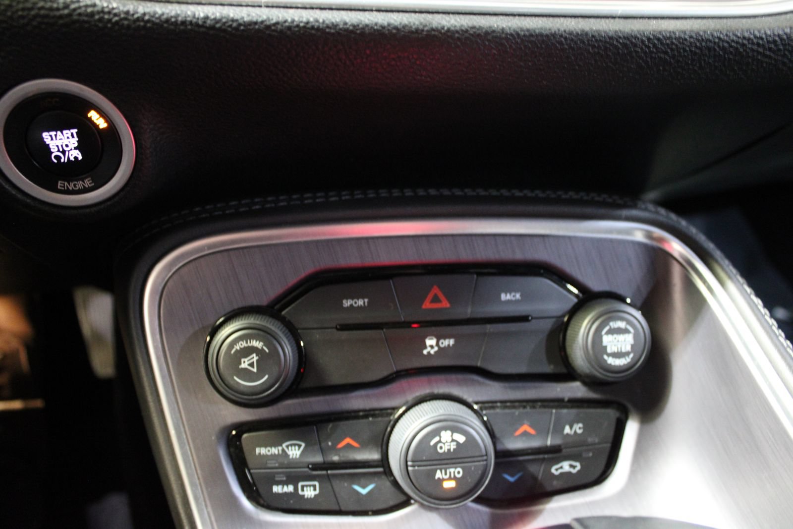 Used 2015 Dodge Challenger R/T w/ Quick Order Package 28B R/T RWD image 27