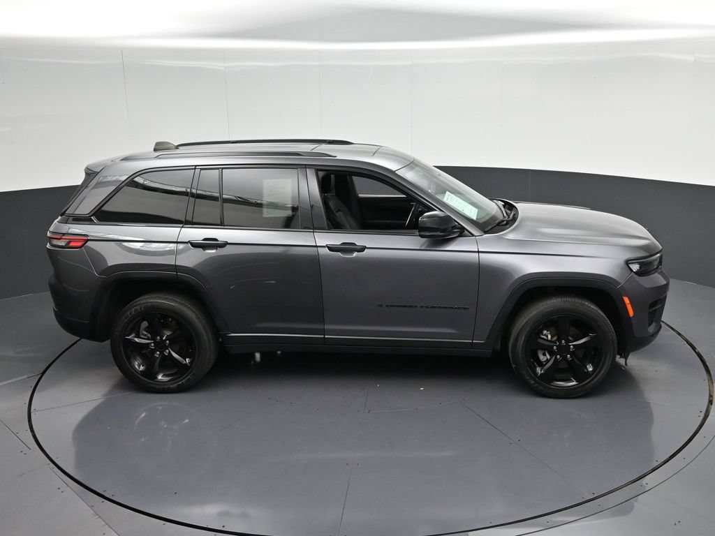 Used 2024 Jeep Grand Cherokee Altitude AWD/4WD image 24