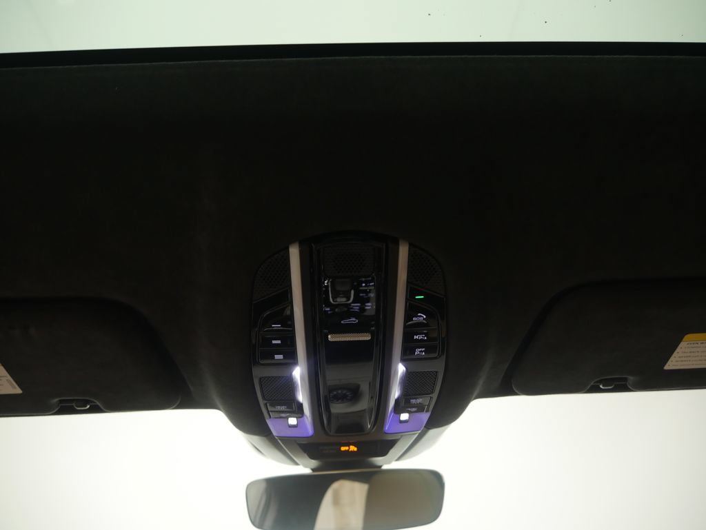 Certified 2023 Porsche Cayenne Turbo AWD/4WD image 34