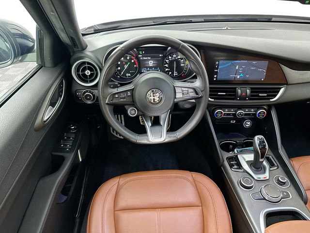 Used 2022 Alfa Romeo Giulia Ti AWD/4WD image 2