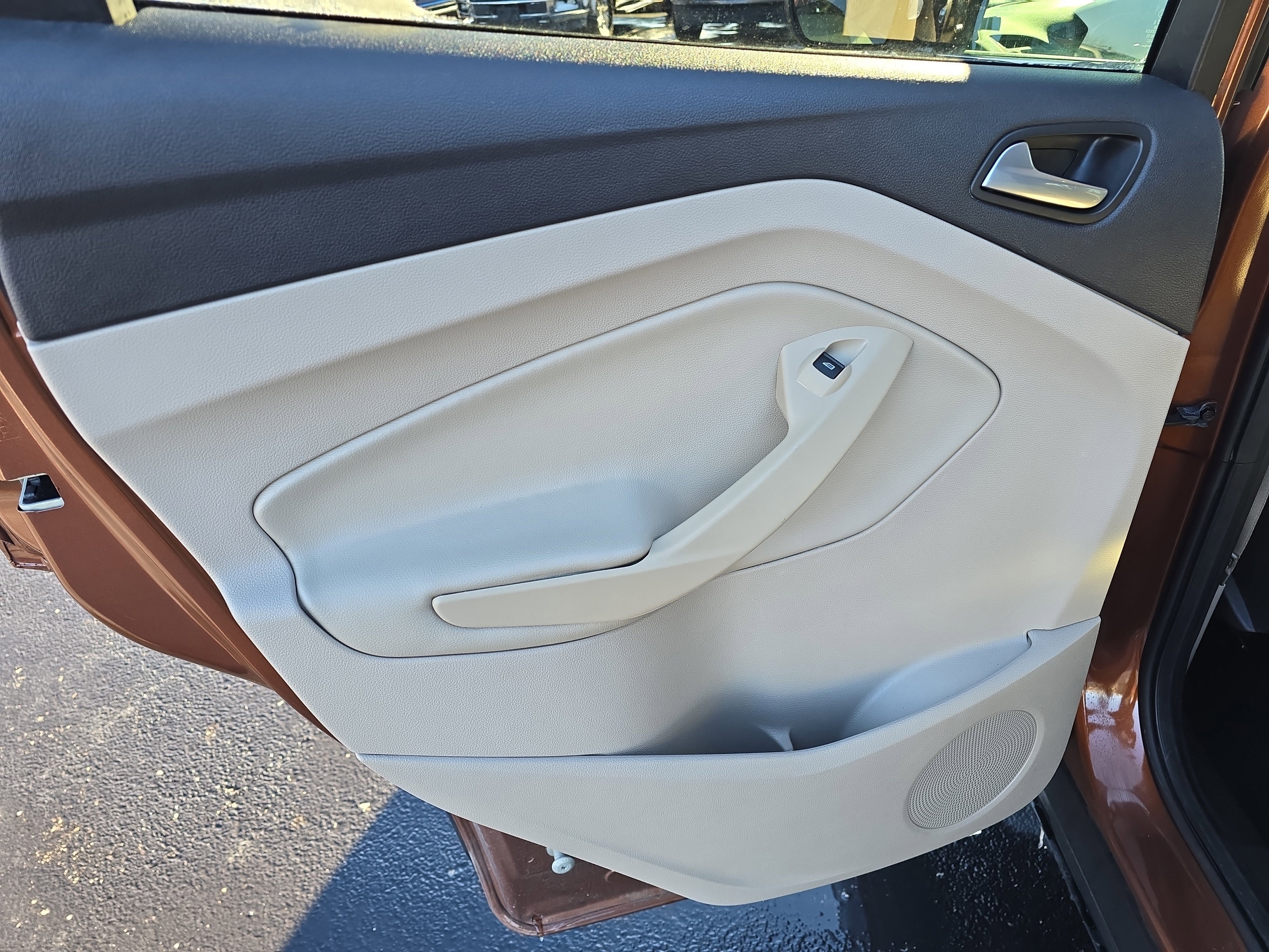 Used 2017 Ford Escape SE image 9