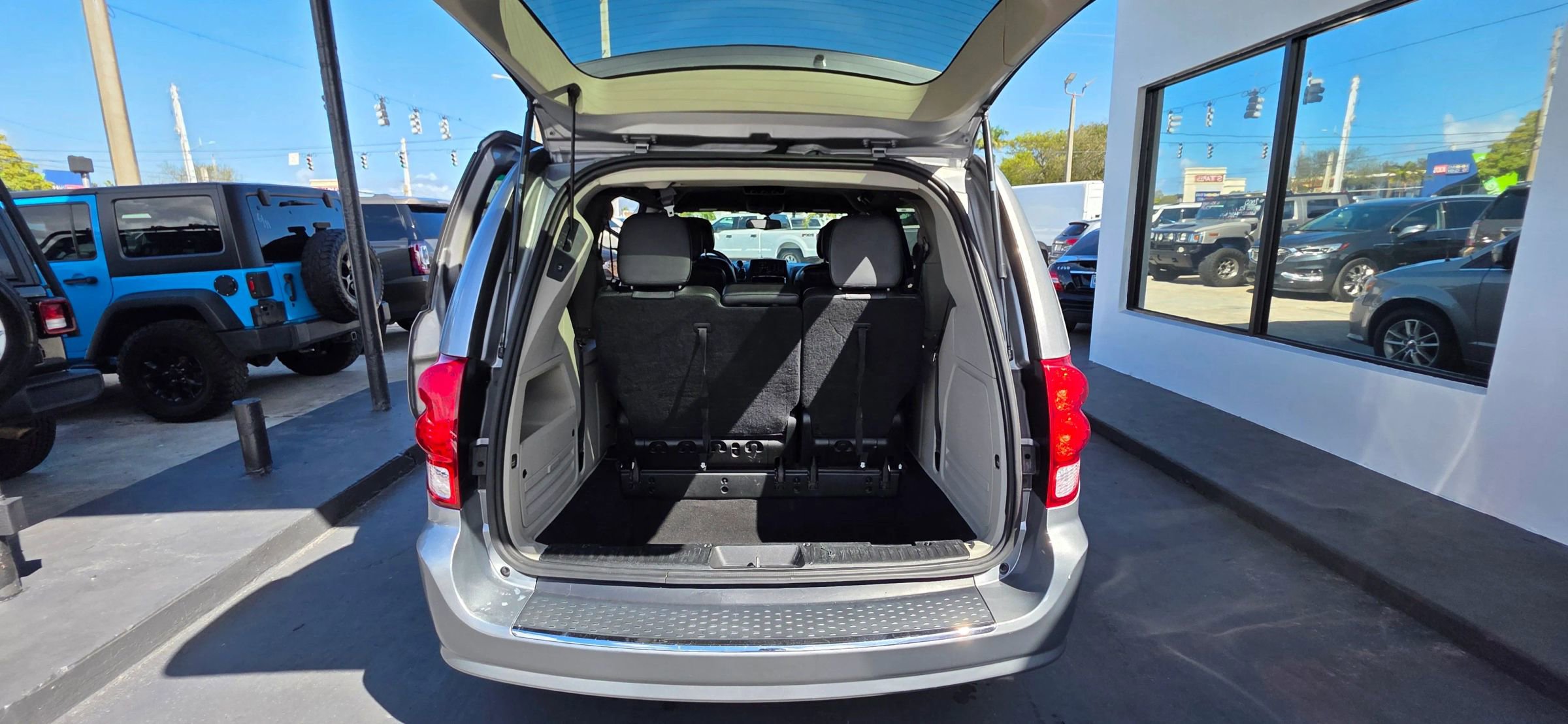 Used 2018 Dodge Grand Caravan SXT FWD image 15