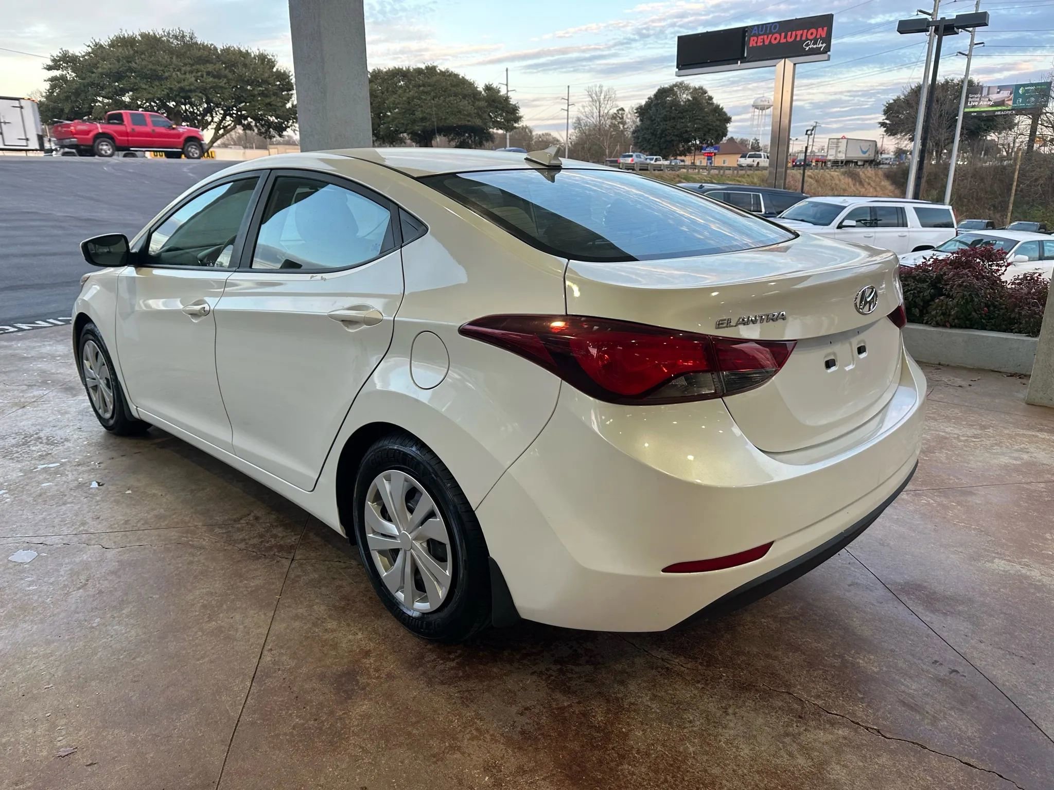 Used 2016 Hyundai Elantra SE image 4