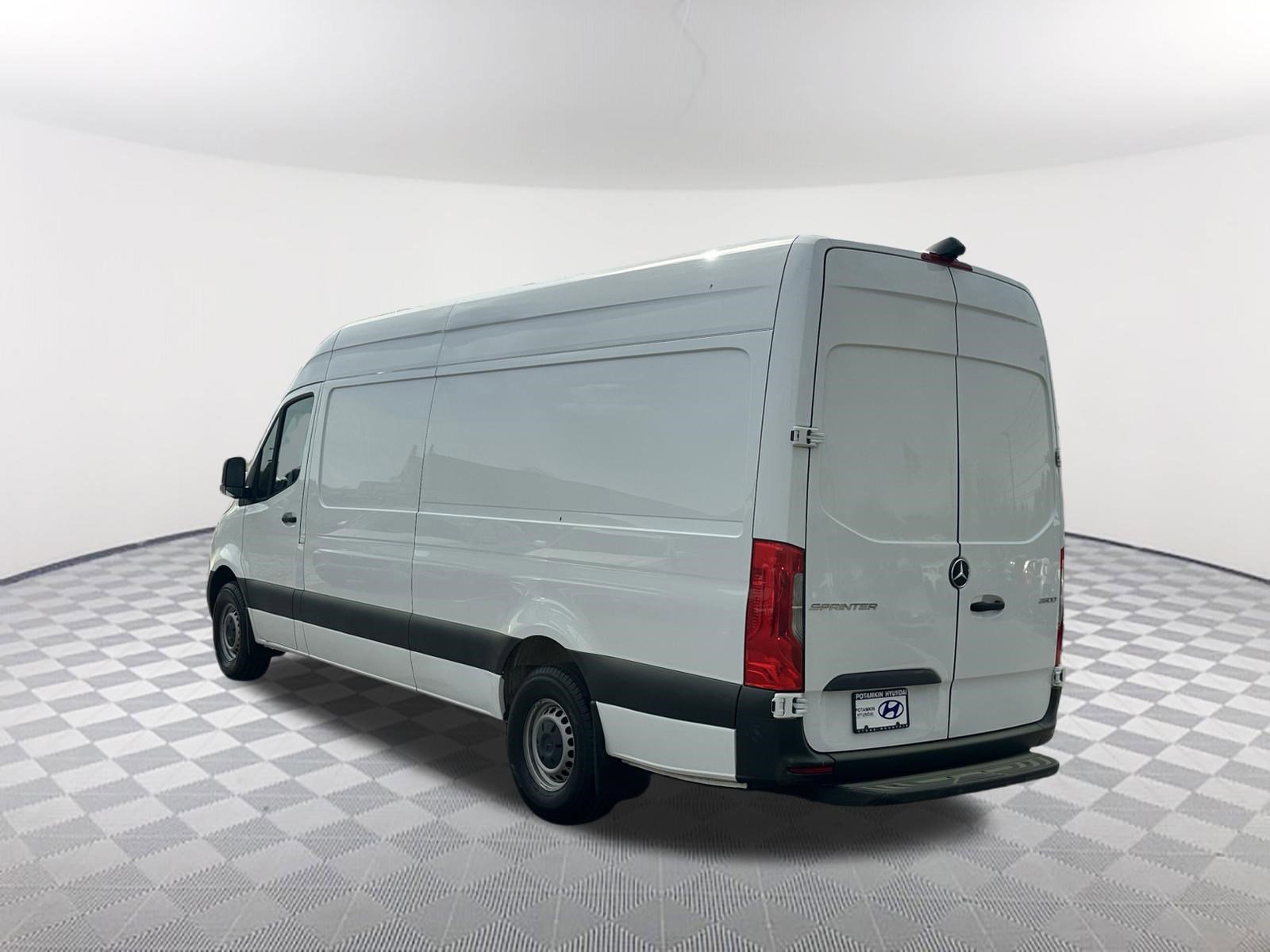 Used 2023 Mercedes-Benz Sprinter 2500 image 9