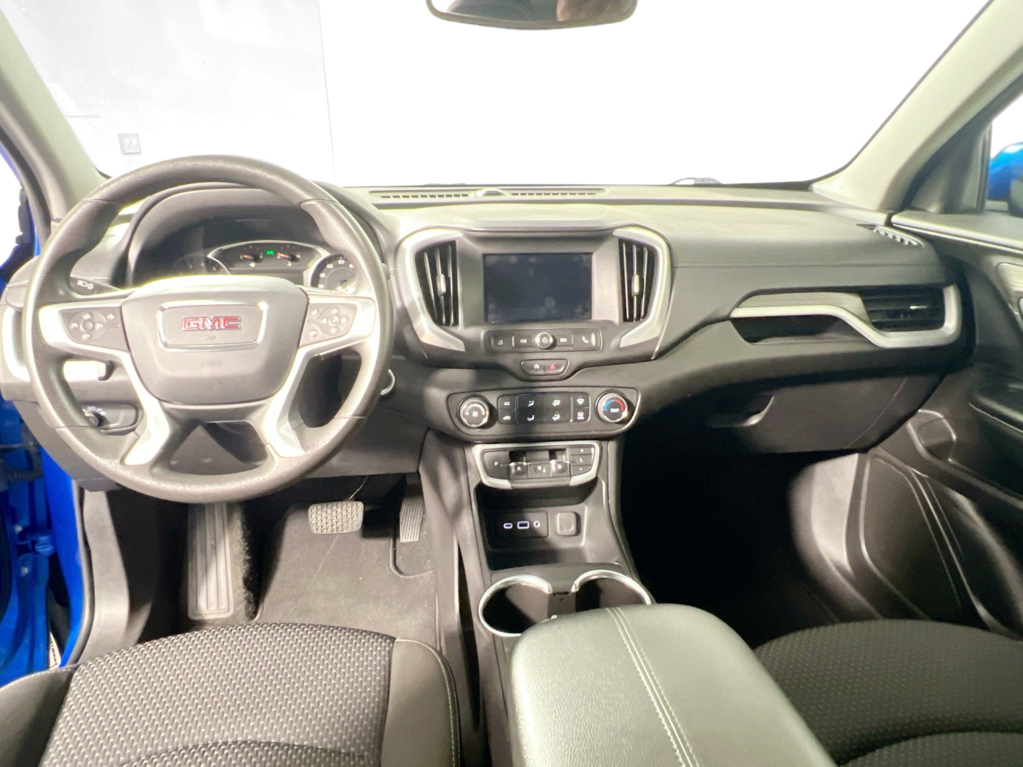 Used 2024 GMC Terrain SLE image 31