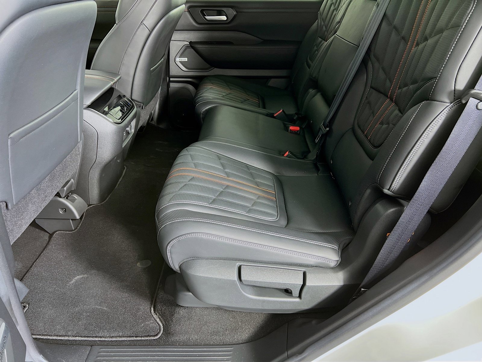 New 2025 Nissan Armada PRO-4X AWD/4WD image 5