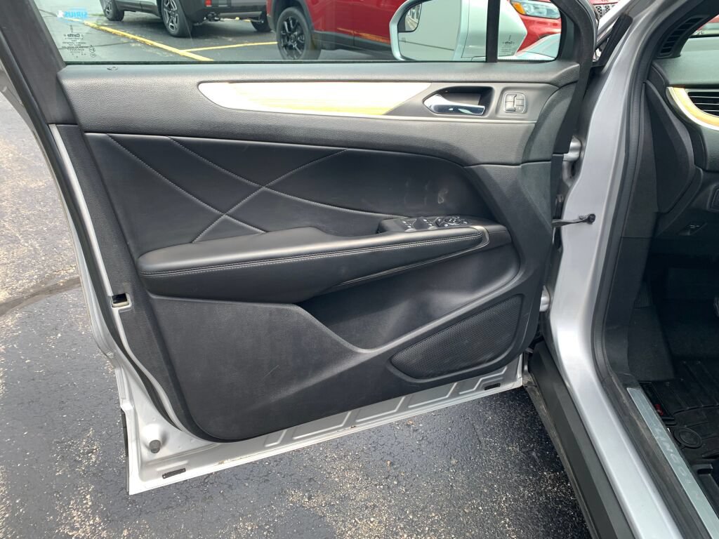 Used 2015 Lincoln MKC FWD w/ Equipment Group 101A Select image 12