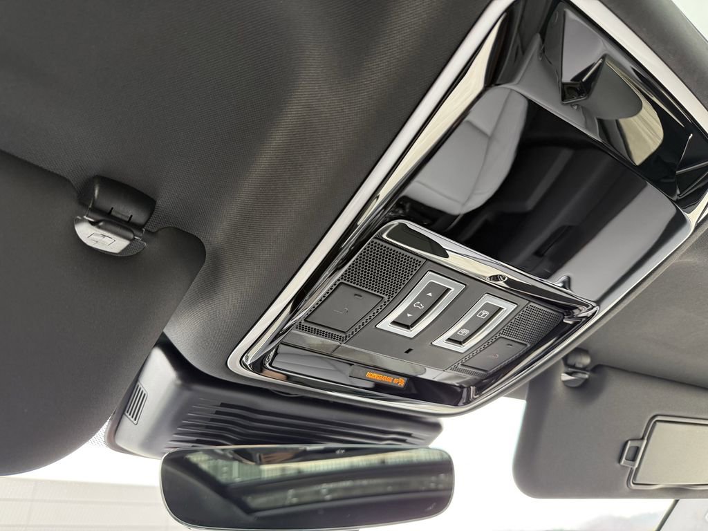 New 2026 Land Rover Range Rover Velar S image 27