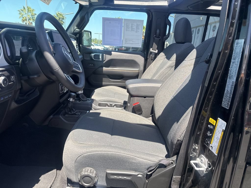 Certified 2025 Jeep Wrangler Unlimited Sahara w/ Safety Group AWD/4WD image 15