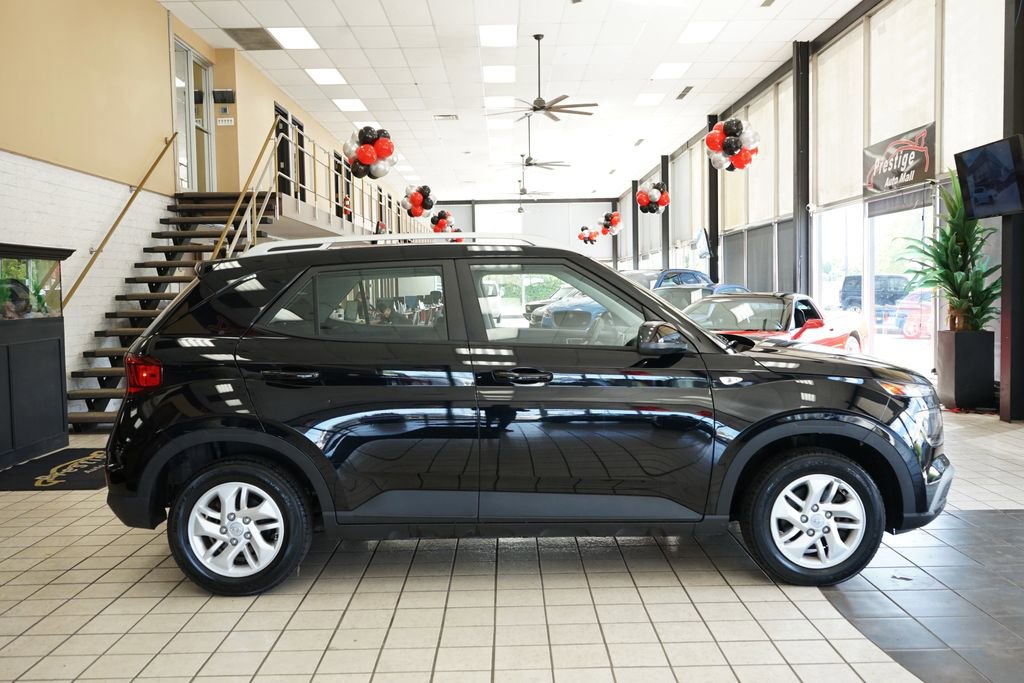 Used 2020 Hyundai Venue SEL FWD image 16