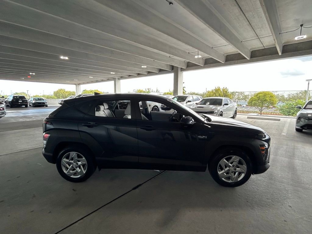 Used 2024 Hyundai Kona SE image 6