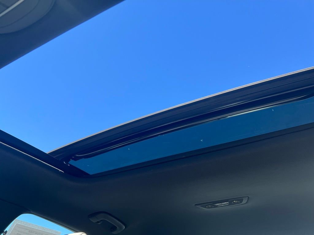 Used 2022 Genesis G70 2.0T w/ Prestige Package AWD/4WD image 14