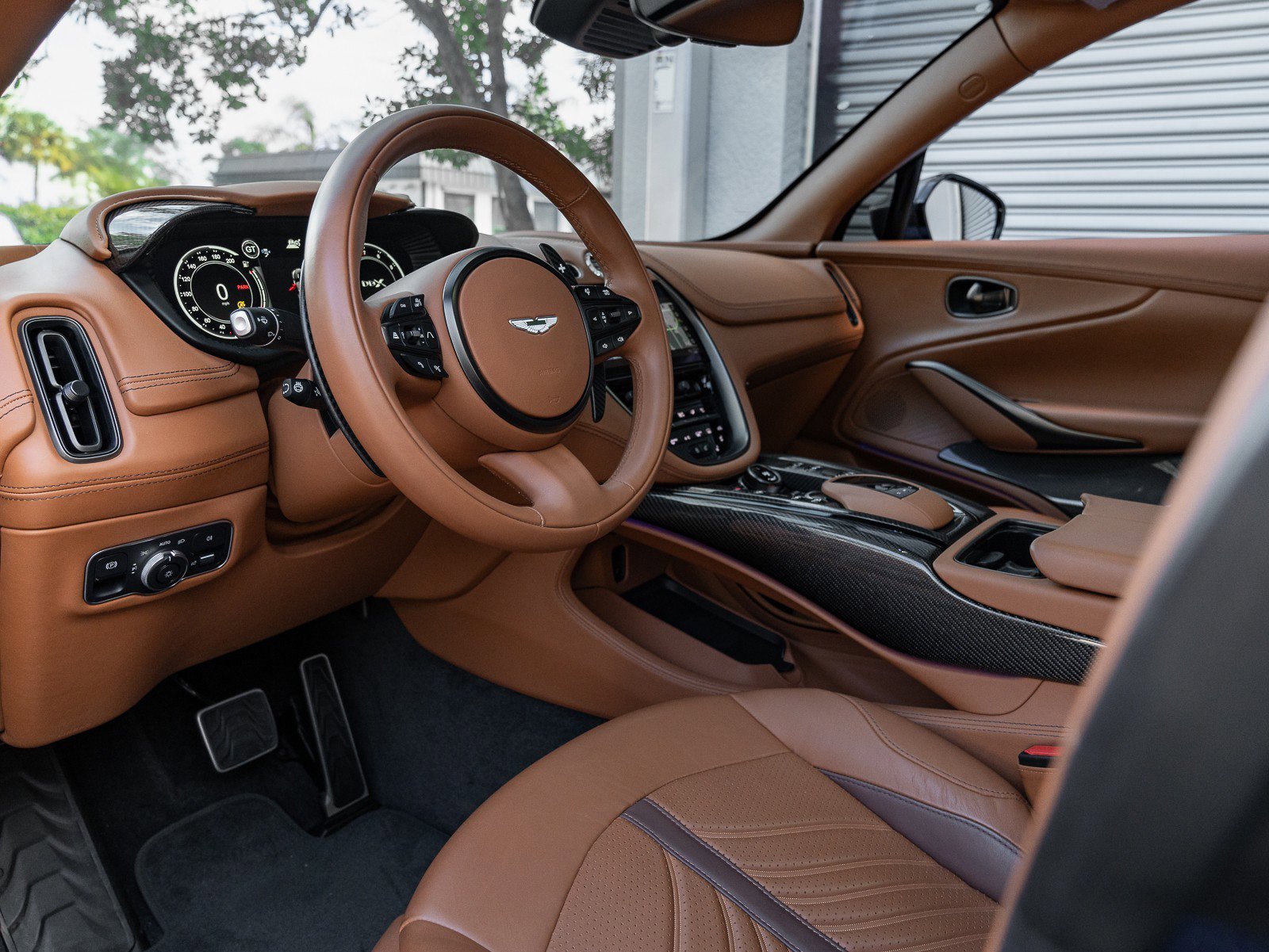 Used 2023 Aston Martin DBX 707 image 6