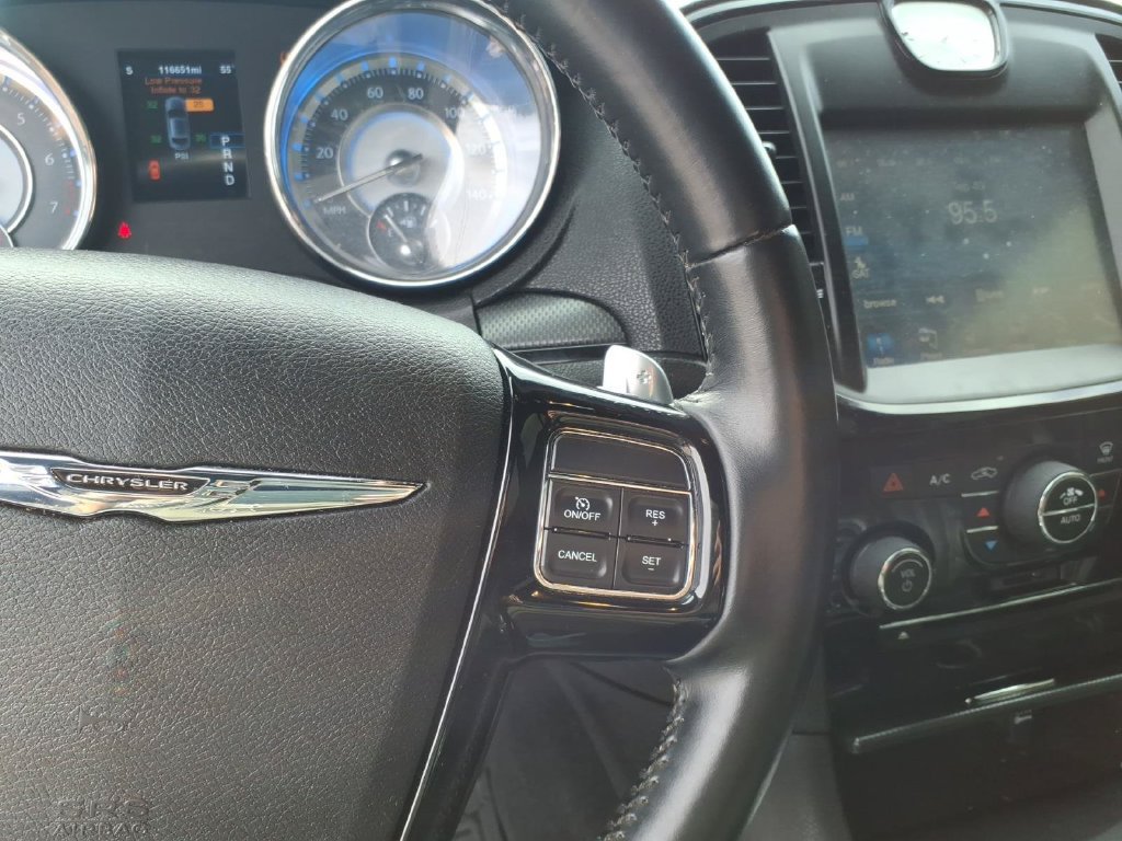 Used 2014 Chrysler 300 S RWD image 18