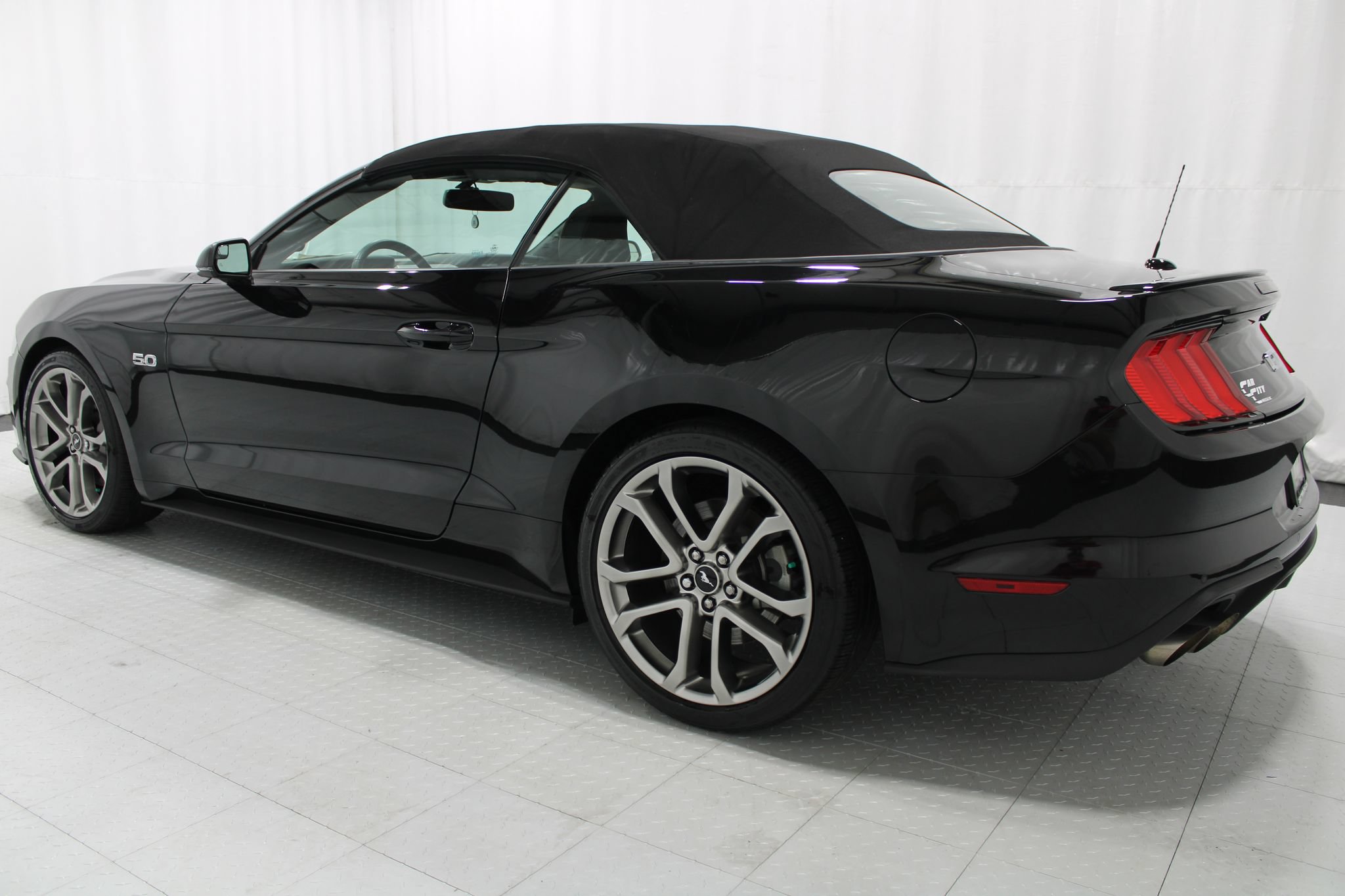 Used 2018 Ford Mustang GT Premium RWD image 8