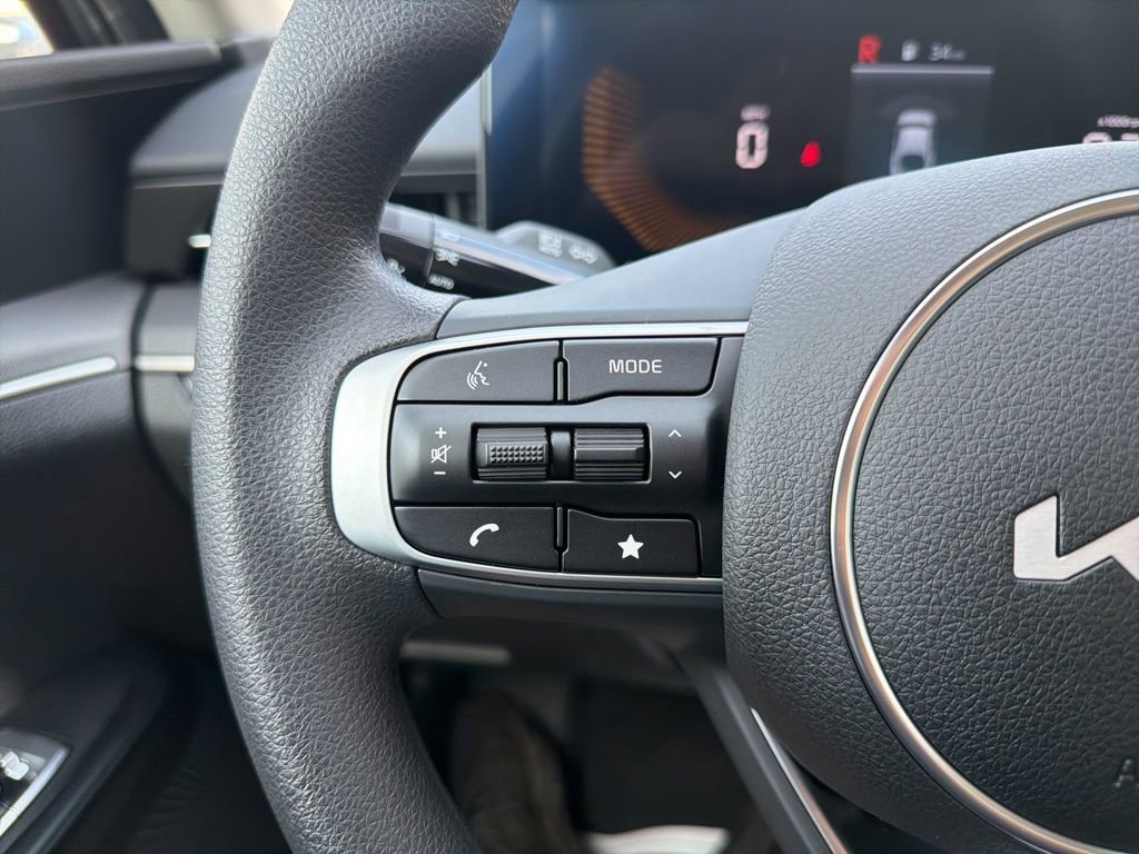New 2026 Kia K5 LXS FWD image 32