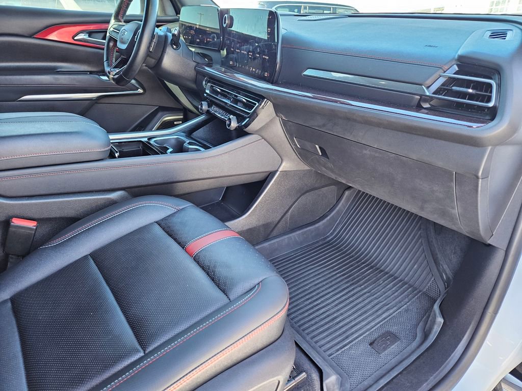 Used 2024 Chevrolet Traverse RS image 38