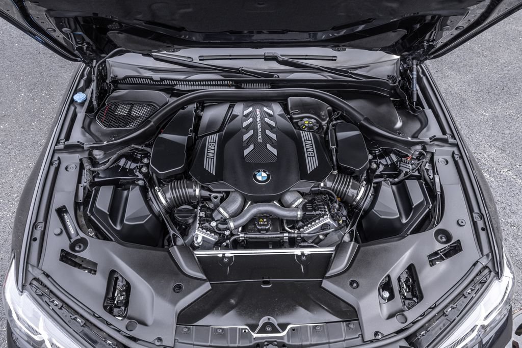 Used 2023 BMW M550i xDrive w/ Executive Package AWD/4WD image 36