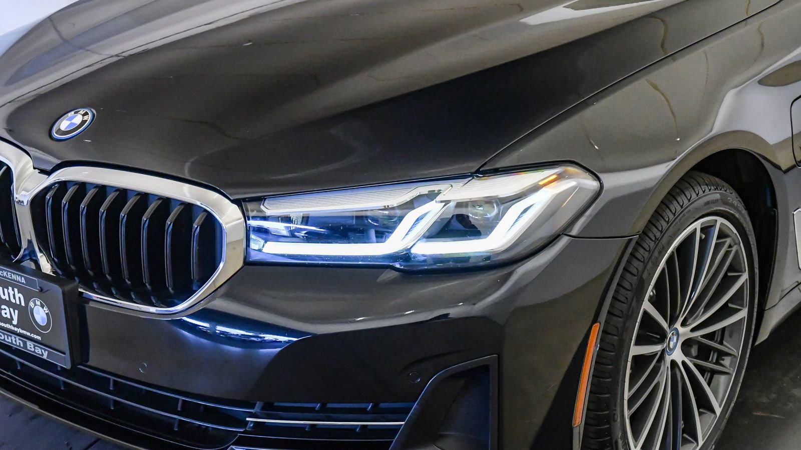 Certified 2023 BMW 530e w/ Premium Package image 9