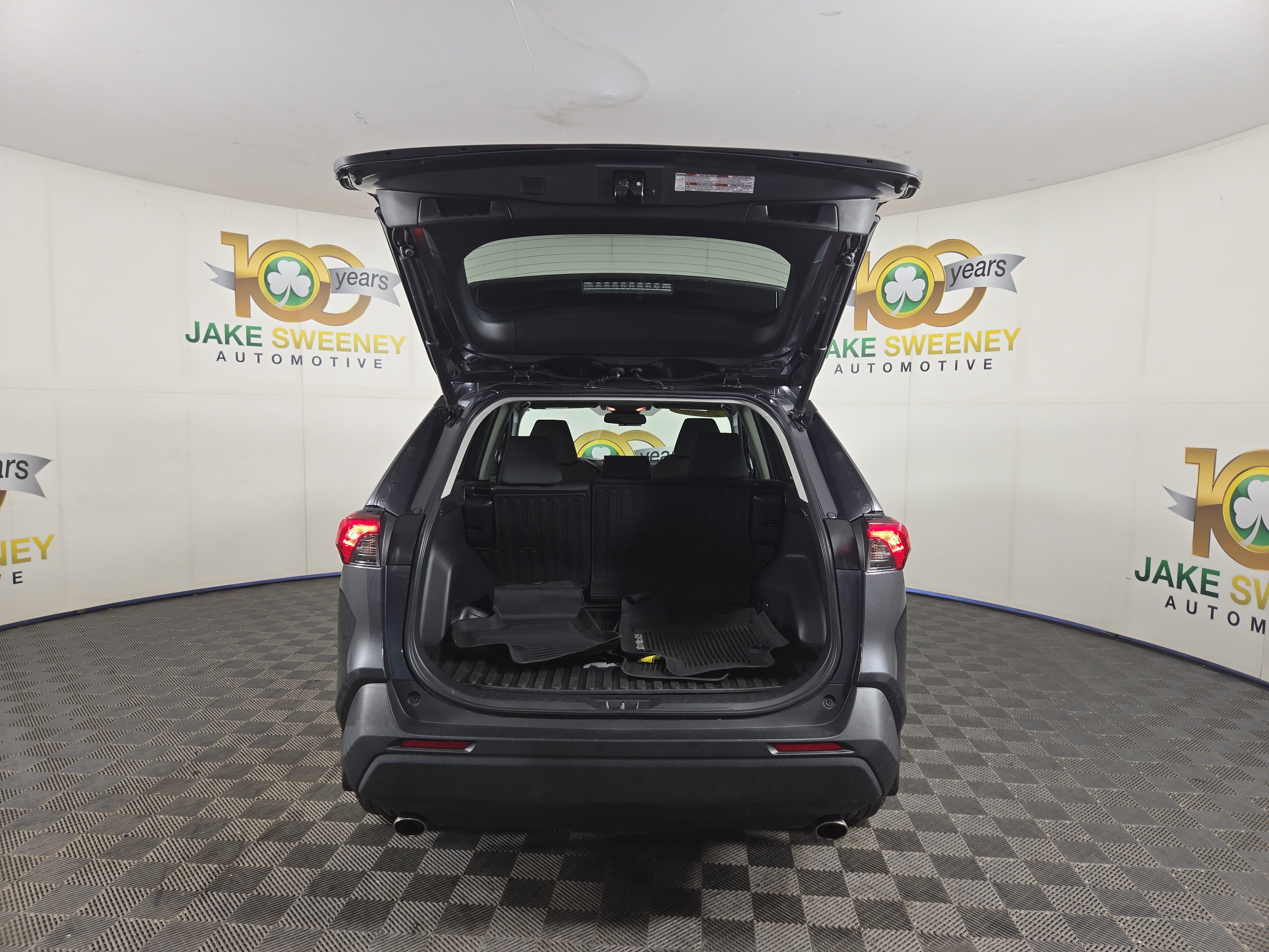 Used 2020 Toyota RAV4 XLE w/ Convenience Package FWD image 33