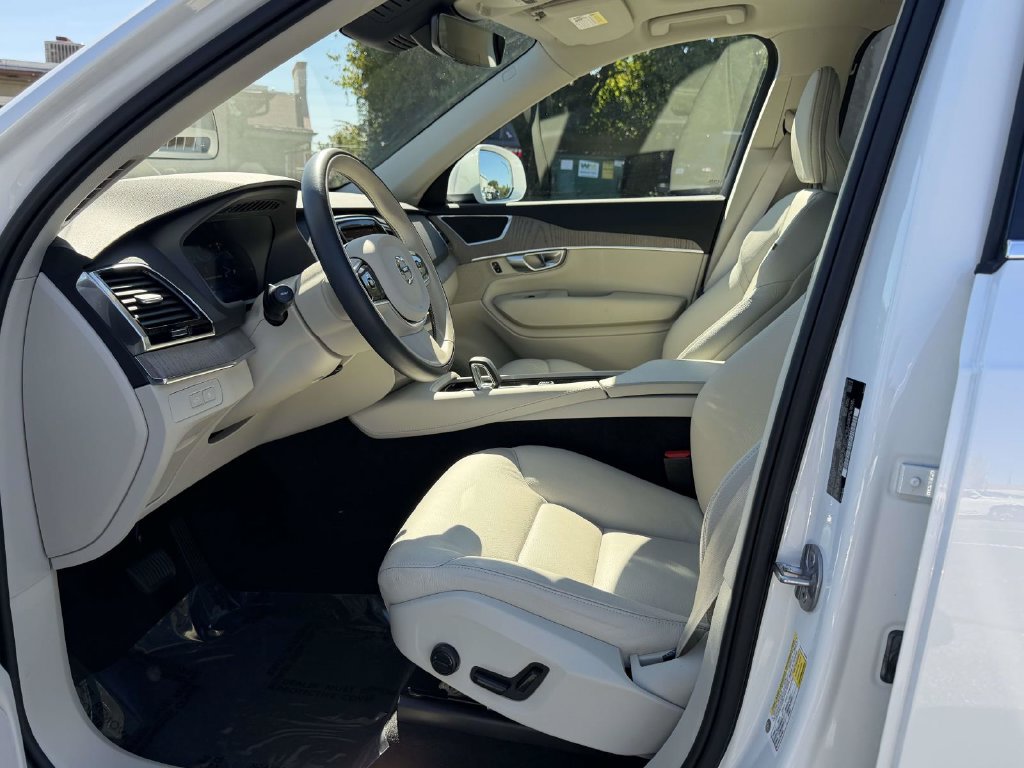 Used 2024 Volvo XC90 T8 Plus w/ Protection Package Premier AWD/4WD image 16